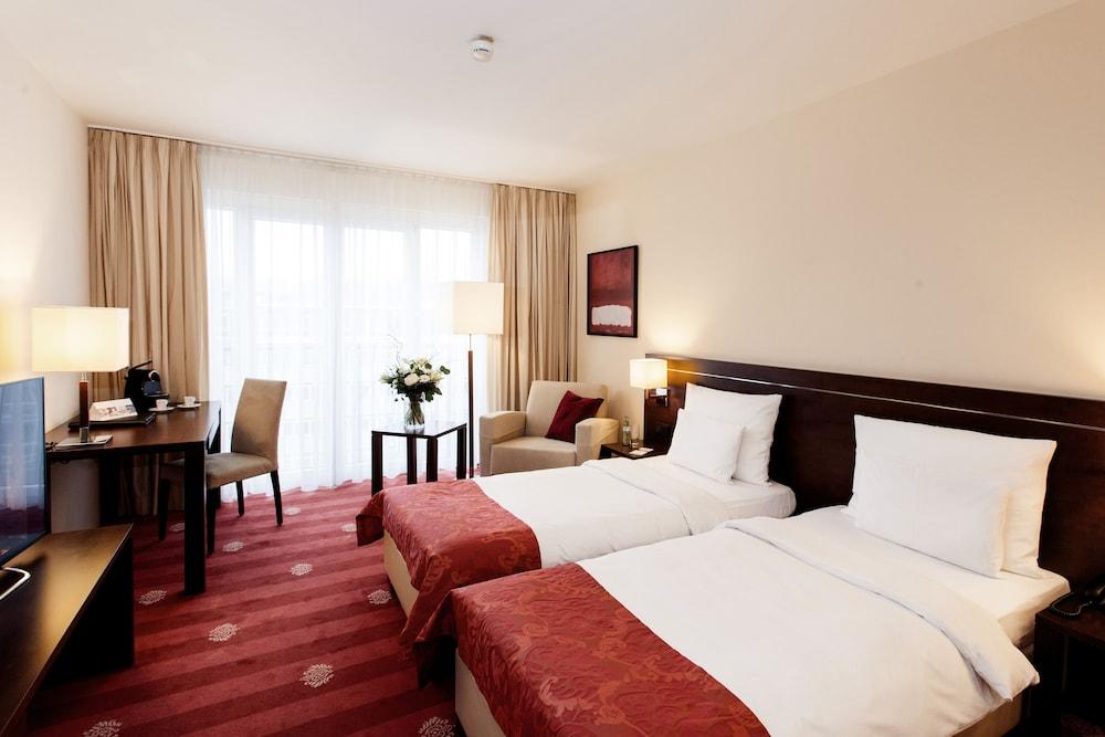 Vier Jahreszeiten Hotel 4*